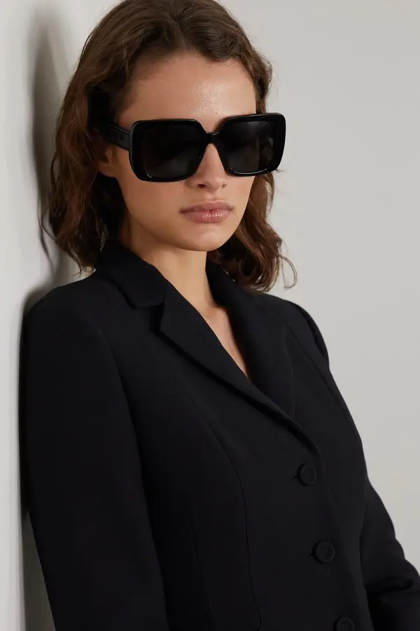 19272456~black_2